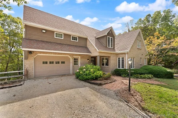 $849,900 | 925 West Oakwood Lane, Paoli, IN 47454