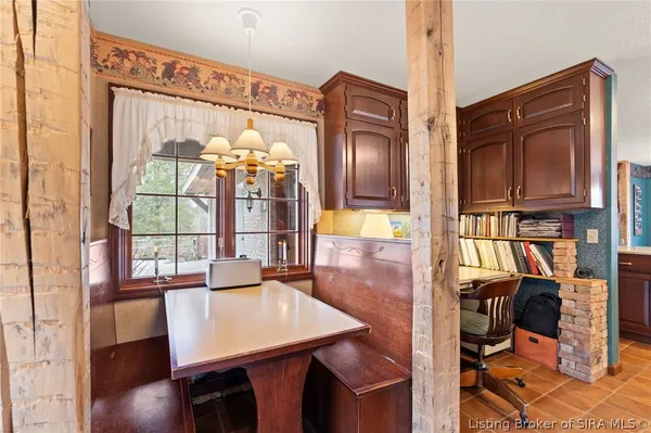 $849,900 | 925 West Oakwood Lane, Paoli, IN 47454