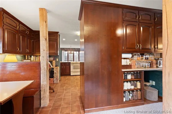 $849,900 | 925 West Oakwood Lane, Paoli, IN 47454