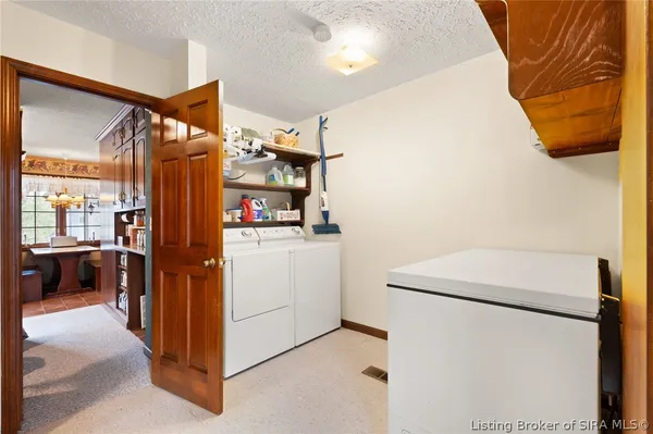 $849,900 | 925 West Oakwood Lane, Paoli, IN 47454