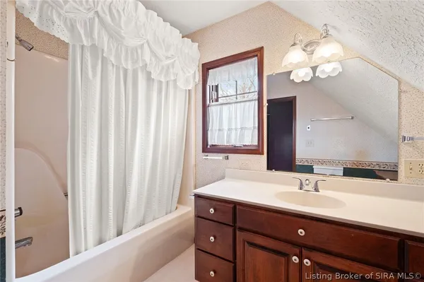 $849,900 | 925 West Oakwood Lane, Paoli, IN 47454