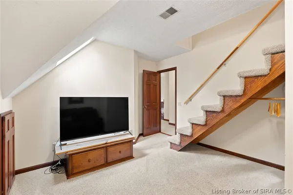 $849,900 | 925 West Oakwood Lane, Paoli, IN 47454