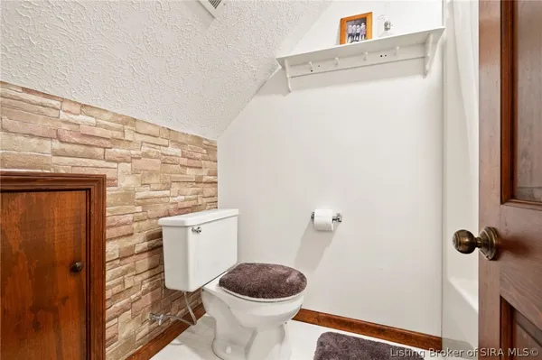 $849,900 | 925 West Oakwood Lane, Paoli, IN 47454