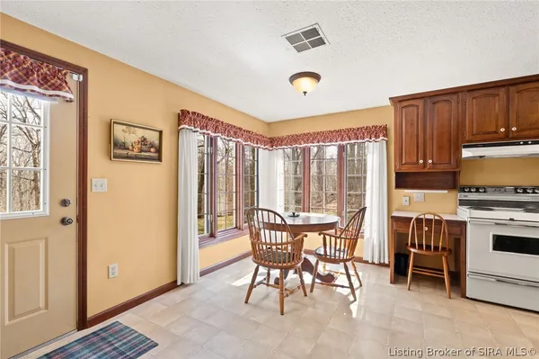 $849,900 | 925 West Oakwood Lane, Paoli, IN 47454