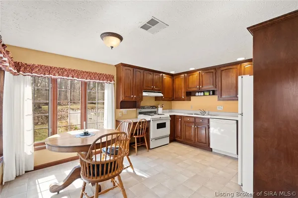 $849,900 | 925 West Oakwood Lane, Paoli, IN 47454