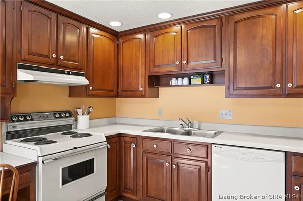 $849,900 | 925 West Oakwood Lane, Paoli, IN 47454