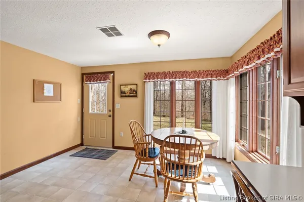 $849,900 | 925 West Oakwood Lane, Paoli, IN 47454