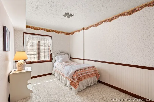 $849,900 | 925 West Oakwood Lane, Paoli, IN 47454