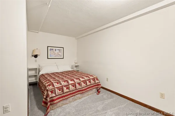 $849,900 | 925 West Oakwood Lane, Paoli, IN 47454