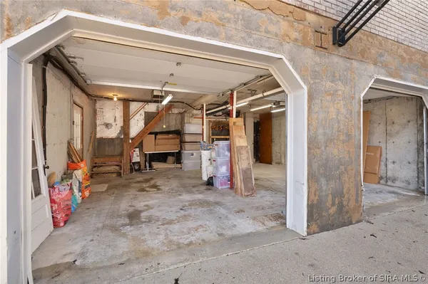 $849,900 | 925 West Oakwood Lane, Paoli, IN 47454