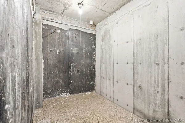 $849,900 | 925 West Oakwood Lane, Paoli, IN 47454