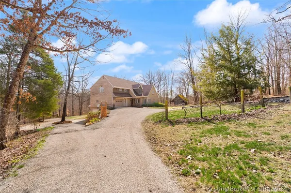 $849,900 | 925 West Oakwood Lane, Paoli, IN 47454