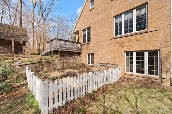 $849,900 | 925 West Oakwood Lane, Paoli, IN 47454