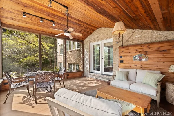 $849,900 | 925 West Oakwood Lane, Paoli, IN 47454