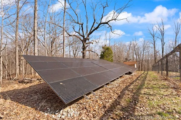 $849,900 | 925 West Oakwood Lane, Paoli, IN 47454