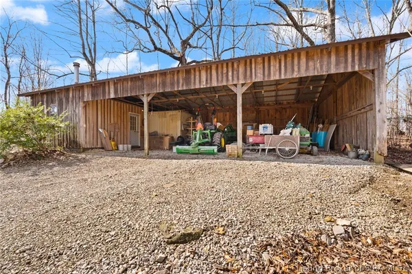 $849,900 | 925 West Oakwood Lane, Paoli, IN 47454