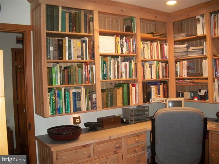 777 Gouglersville Road Sinking Spring, PA 19608 - Photo 6 of 25 Office / Study