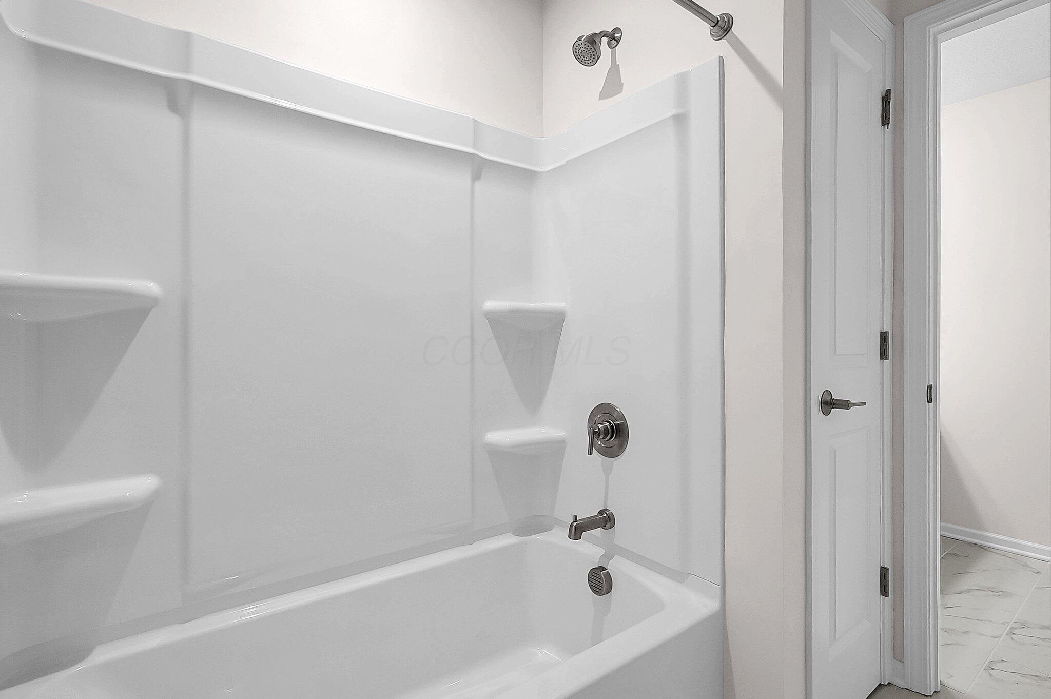 6582 Wheatly Road, Unit 601 New Albany, OH 43054 - Photo 23 of 33 Full Bath