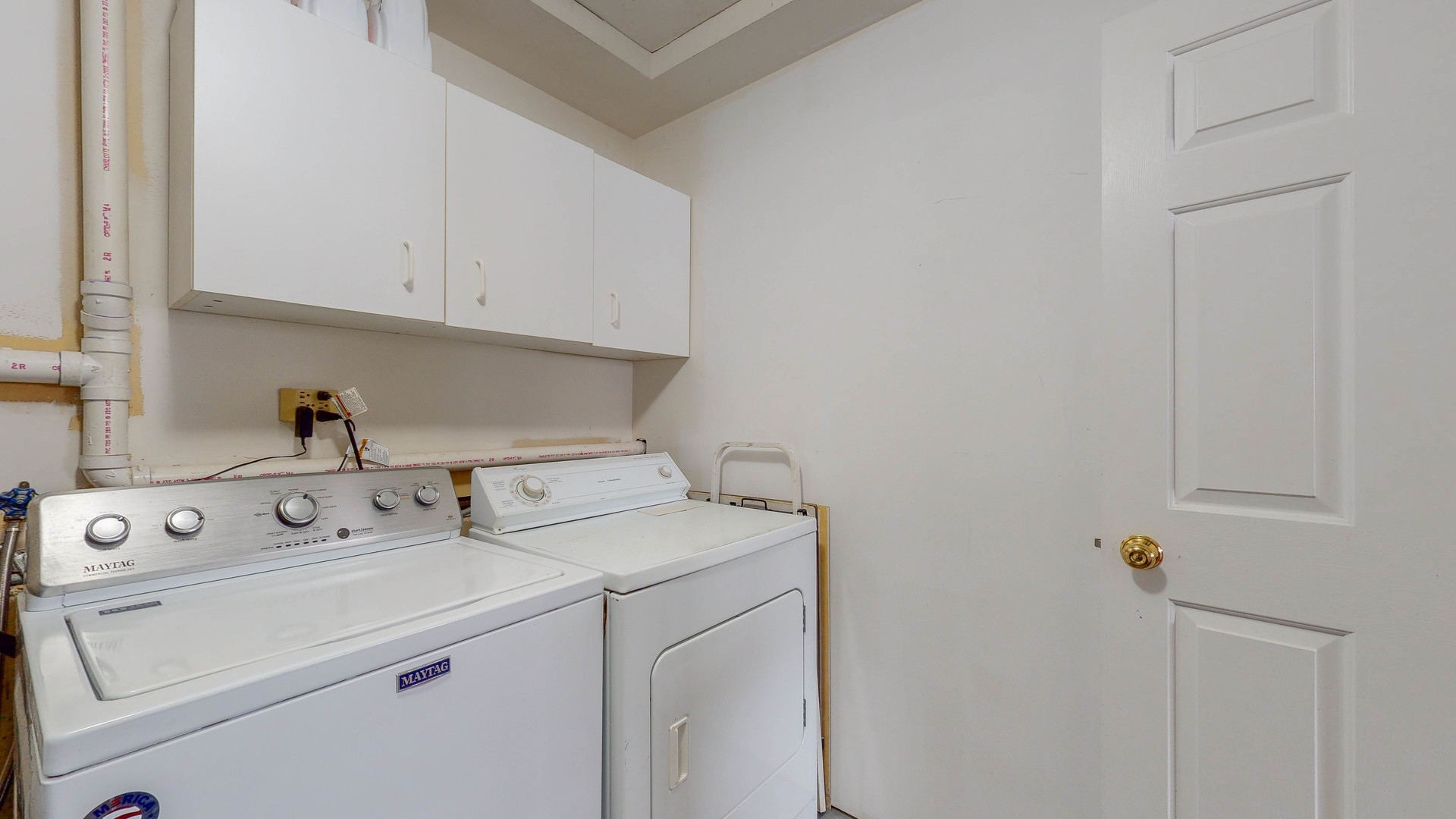 16031 Golf View Drive Lockport, IL 60441 - Photo 21 of 23 a utility room with dryer and washer