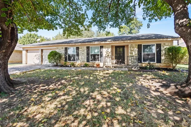 $347,500 | 6533 Circleview Drive, North Richland Hills, TX 76180