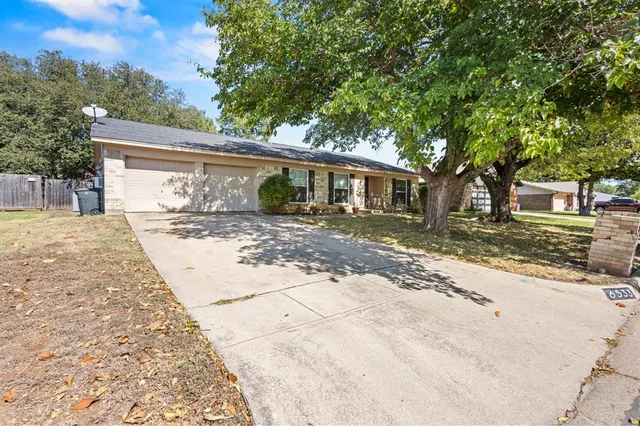 $347,500 | 6533 Circleview Drive, North Richland Hills, TX 76180
