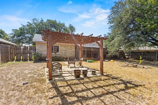 $347,500 | 6533 Circleview Drive, North Richland Hills, TX 76180