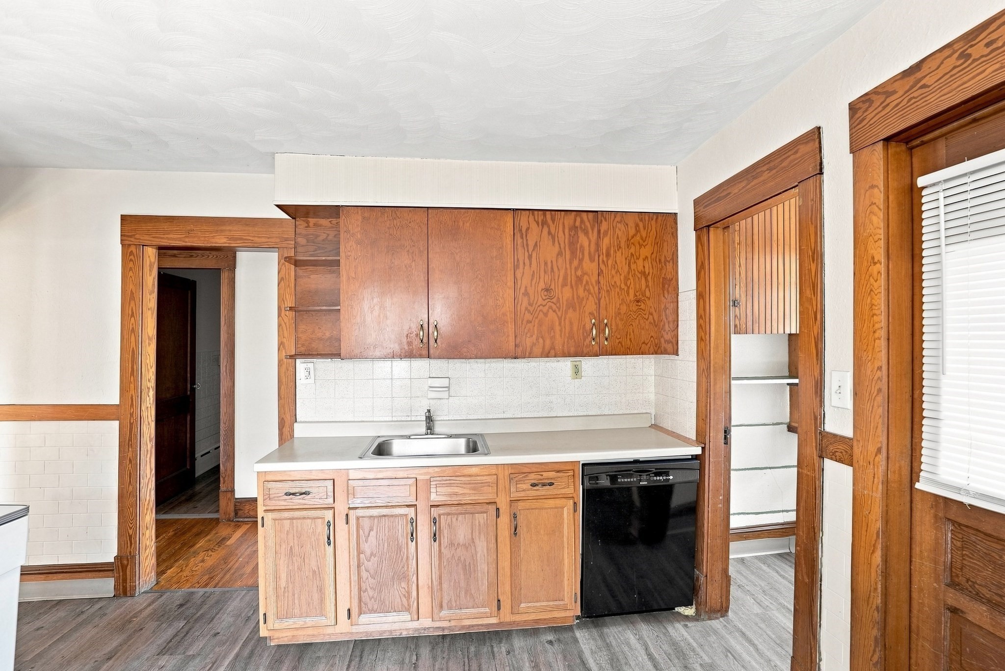 39 Bell Street Chicopee, MA 01013 - Photo 8 of 38 Gallery Image 8