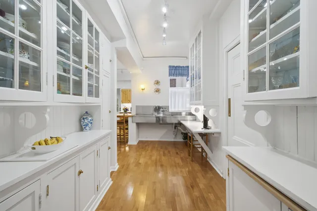 $1,025,000 | 232 East Walton Place, Unit 3E, Chicago, IL 60611