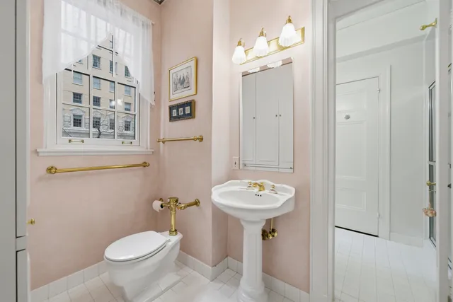 $1,025,000 | 232 East Walton Place, Unit 3E, Chicago, IL 60611