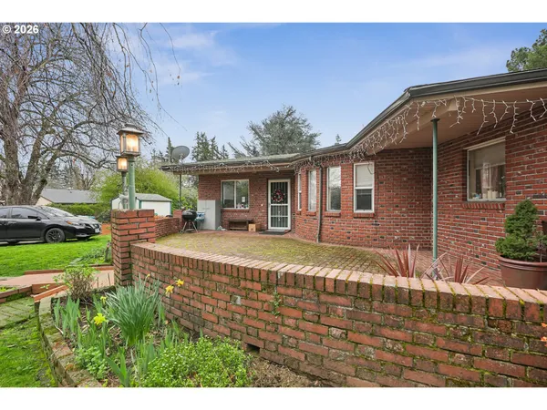 $599,900 | 501 Southeast 157th Avenue, Portland, OR 97233