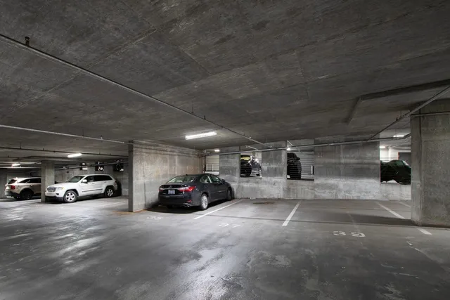 $1,600 | 400 West North Street, Unit 1214, Raleigh, NC 27603