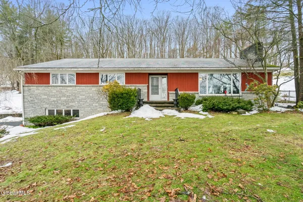 $319,900 | 14417 Highway 9W, New Baltimore, NY 12143