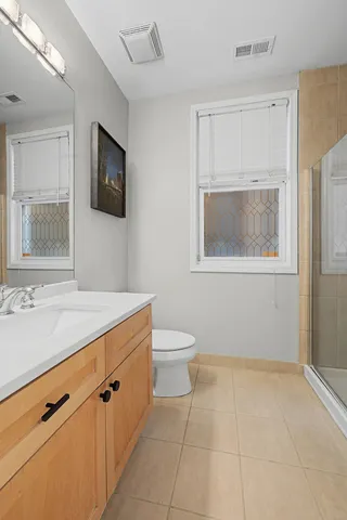 $615,000 | 1132 West Wolfram Street, Unit 2, Chicago, IL 60657