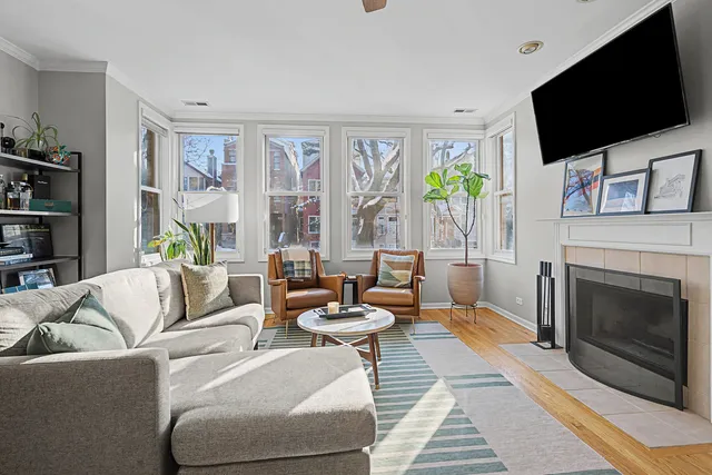 $615,000 | 1132 West Wolfram Street, Unit 2, Chicago, IL 60657