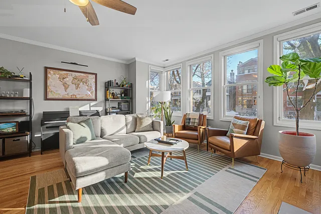 $615,000 | 1132 West Wolfram Street, Unit 2, Chicago, IL 60657