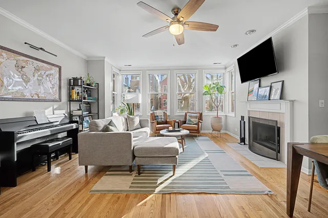 $615,000 | 1132 West Wolfram Street, Unit 2, Chicago, IL 60657