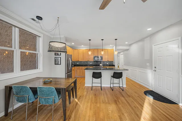 $615,000 | 1132 West Wolfram Street, Unit 2, Chicago, IL 60657