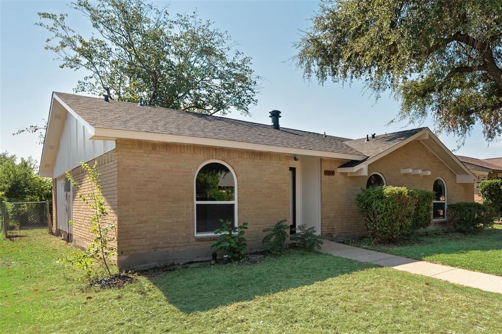 9324 County View Road Dallas, TX 75249 - Photo 3 of 24 front view of a house with a yard