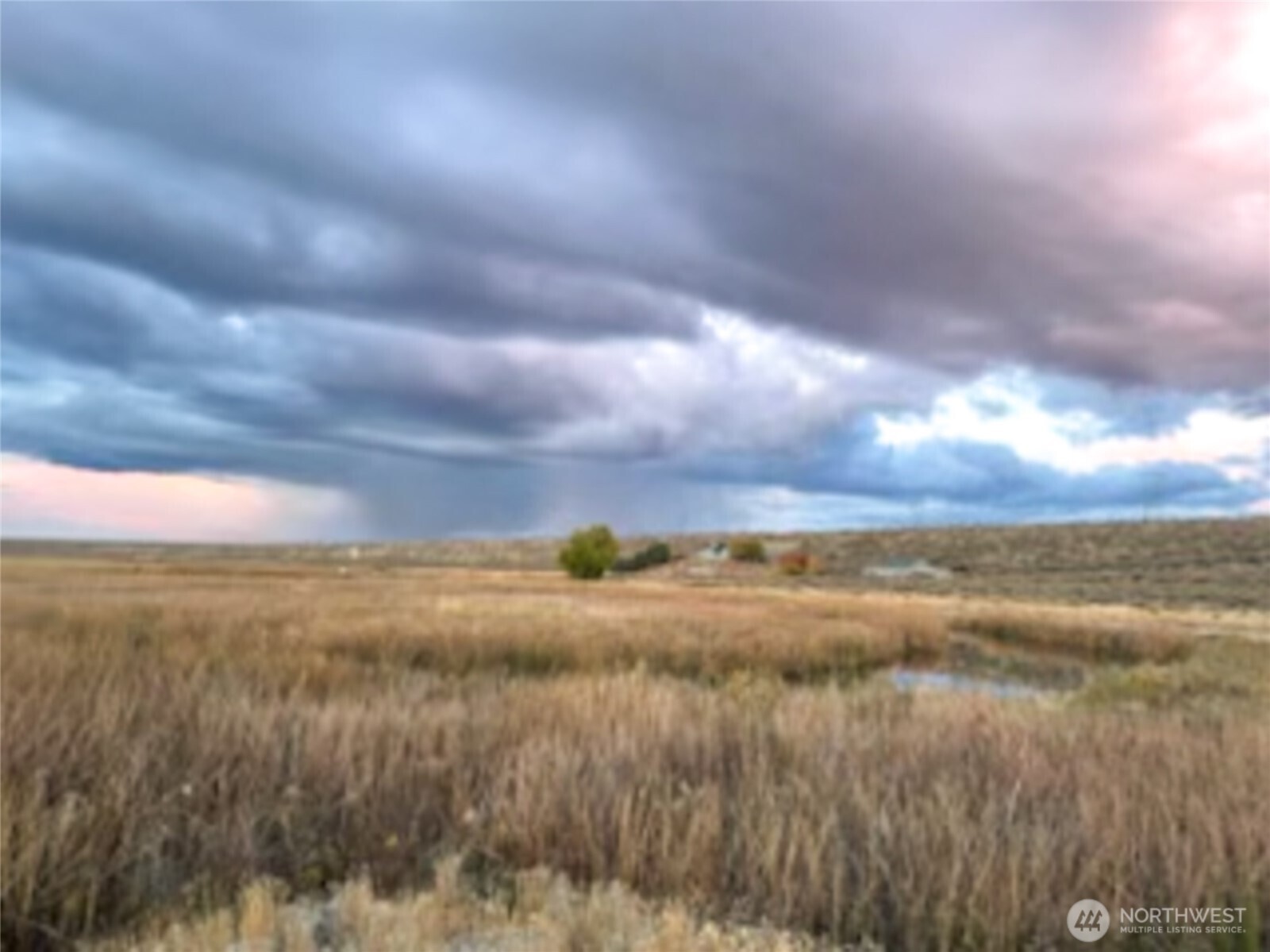 11975 Northeast Neppel Road Moses Lake, WA 98837 - Photo 30 of 33 a view of an ocean and beach