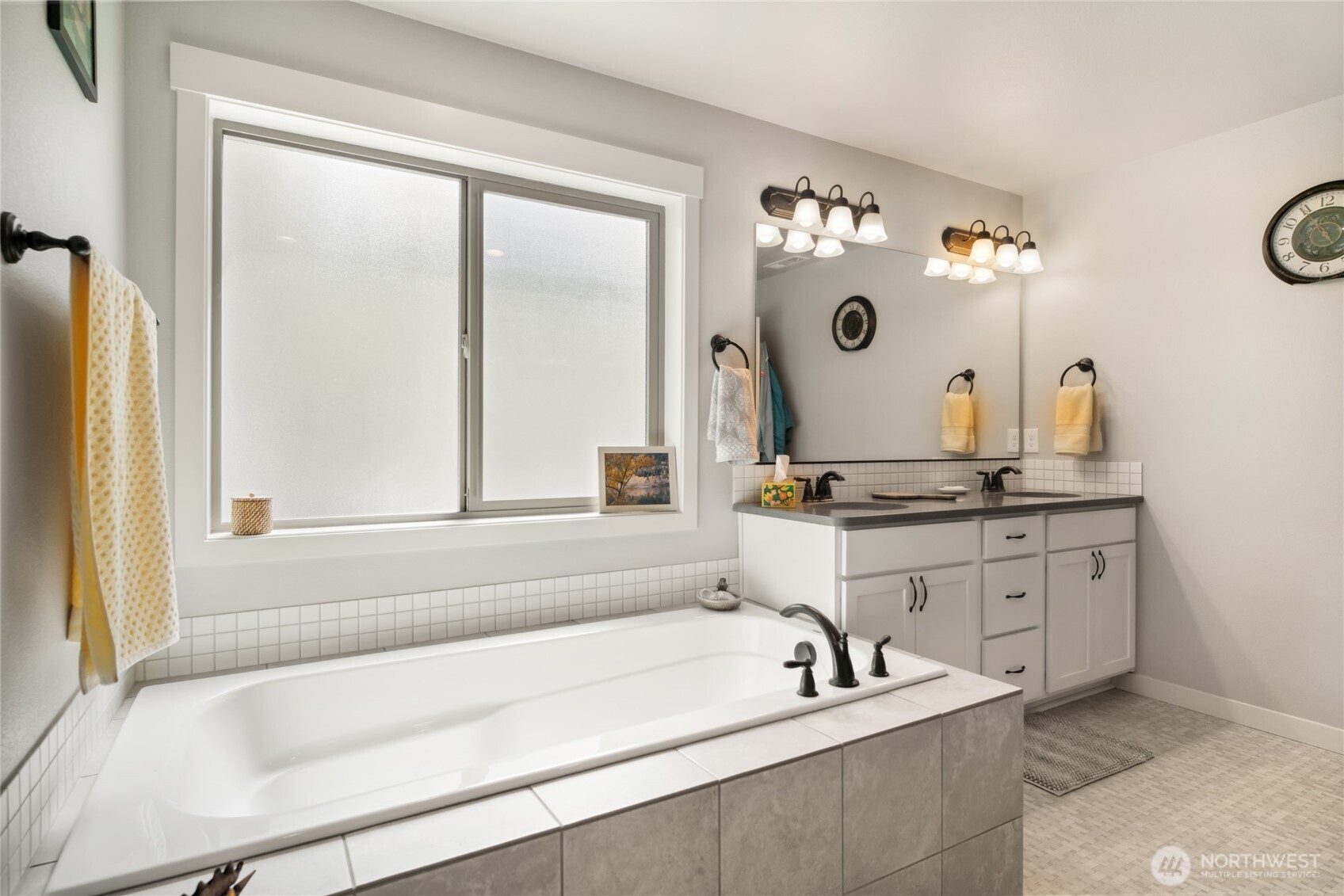 11975 Northeast Neppel Road Moses Lake, WA 98837 - Photo 9 of 33 a bathroom with a bathtub and a sink