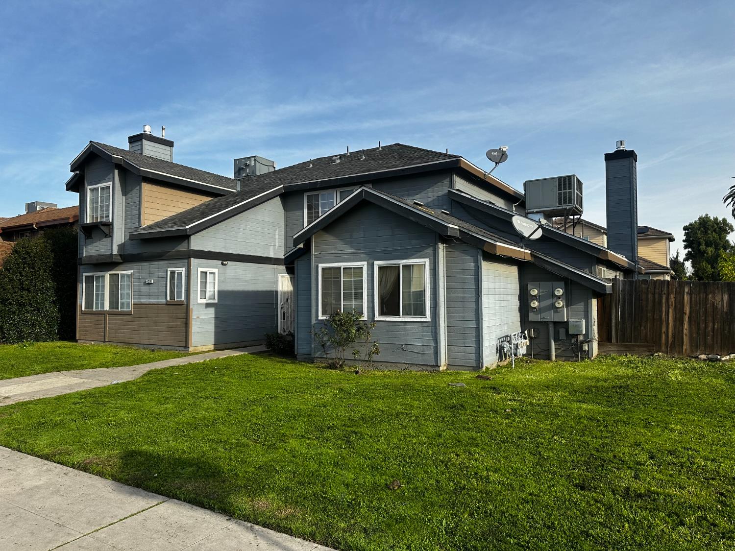 4270 West Regency Avenue Fresno, CA 93722 - Photo 3 of 6 a front view of house with yard and green space