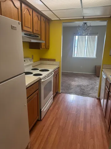 $1,300 | 19601 West 12 Mile Road, Unit 202, Southfield, MI 48076