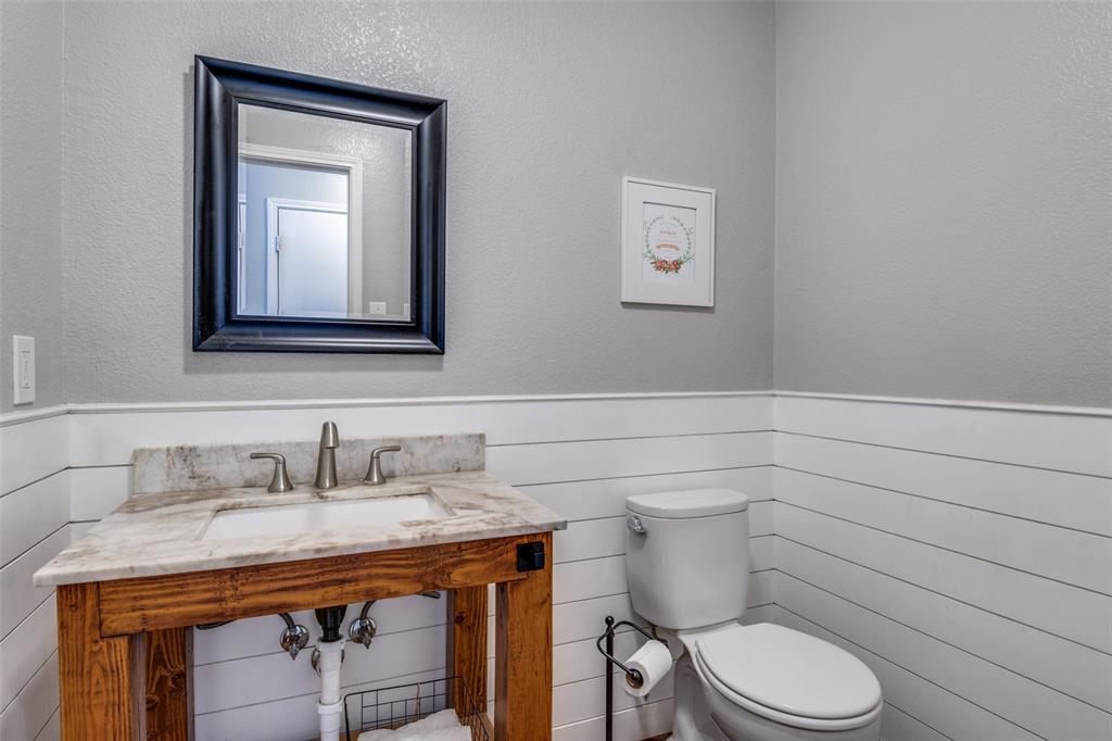 4018 Cedar Elm Lane Dallas, TX 75212 - Photo 10 of 22 a bathroom with a toilet a sink and mirror