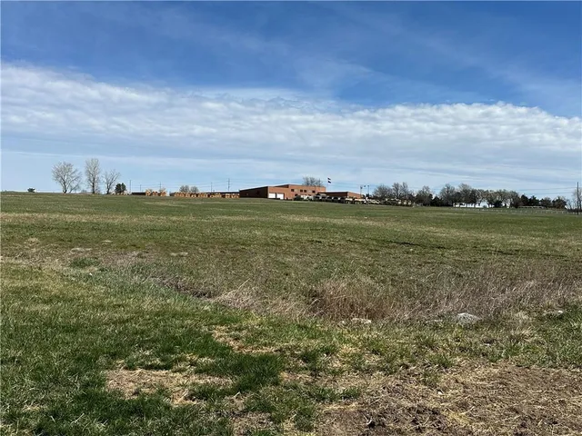 $283,250 | 1302 Heatherwood Drive, Paola, KS 66071