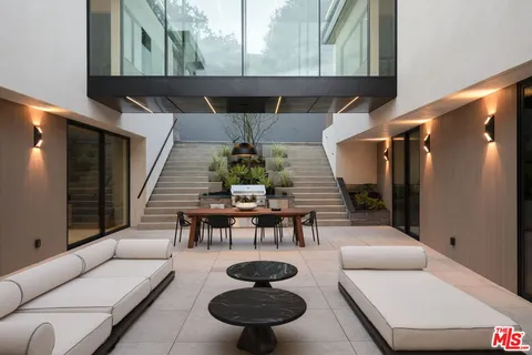 $5,295,000 | 5208 Sanchez Drive, Los Angeles, CA 90008
