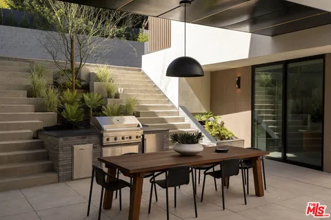 $5,295,000 | 5208 Sanchez Drive, Los Angeles, CA 90008