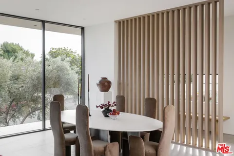 $5,295,000 | 5208 Sanchez Drive, Los Angeles, CA 90008