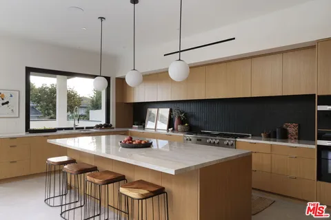 $5,295,000 | 5208 Sanchez Drive, Los Angeles, CA 90008