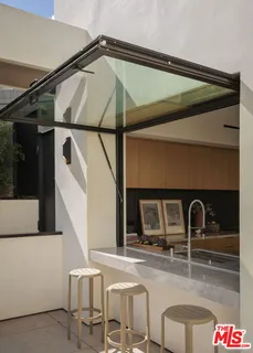 $5,295,000 | 5208 Sanchez Drive, Los Angeles, CA 90008
