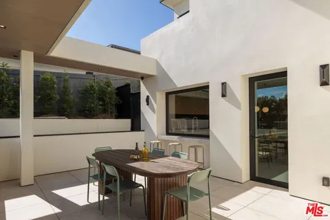 $5,295,000 | 5208 Sanchez Drive, Los Angeles, CA 90008
